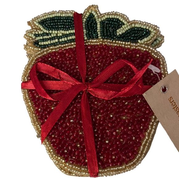 🆕 on cloud 9: Hand Beaded Strawberry Shaped Coaster Set - Picture 4 of 8